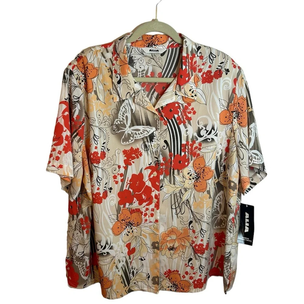NWT ALIA FLORAL BUTTON FRONT BLOUSE